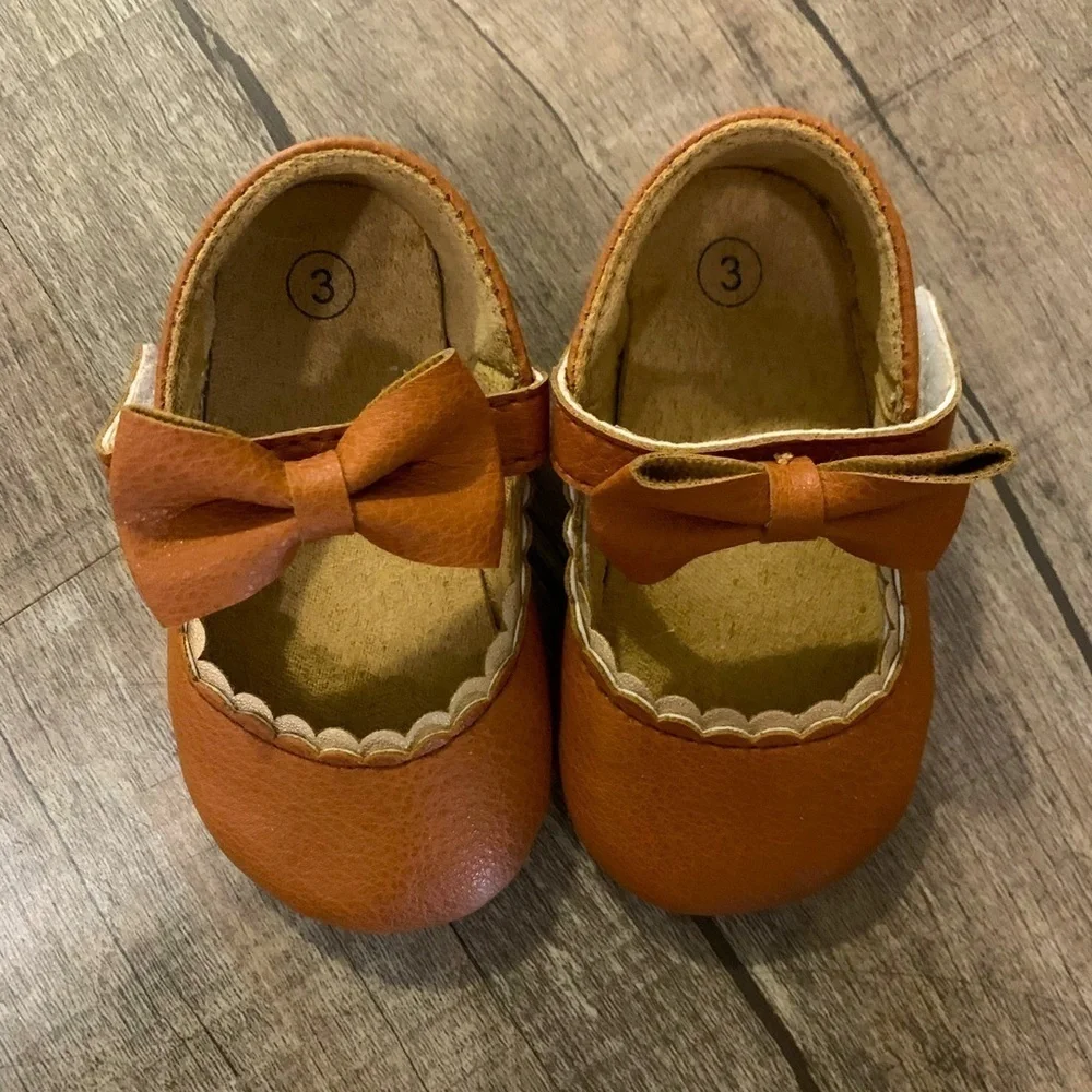 NWOT Baby Girl Non Slip‎ Soft Sole Crib Shoes